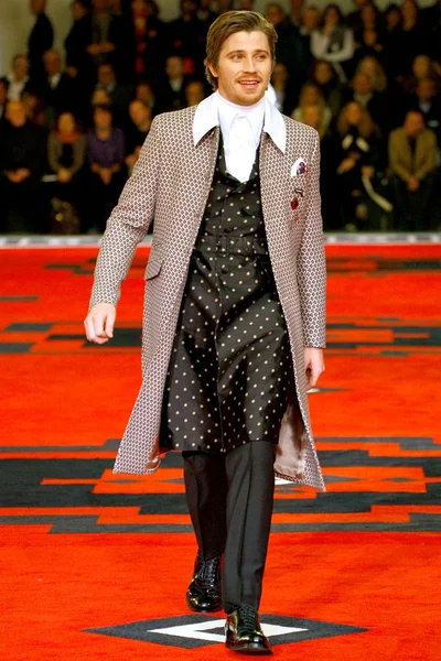 Look 32